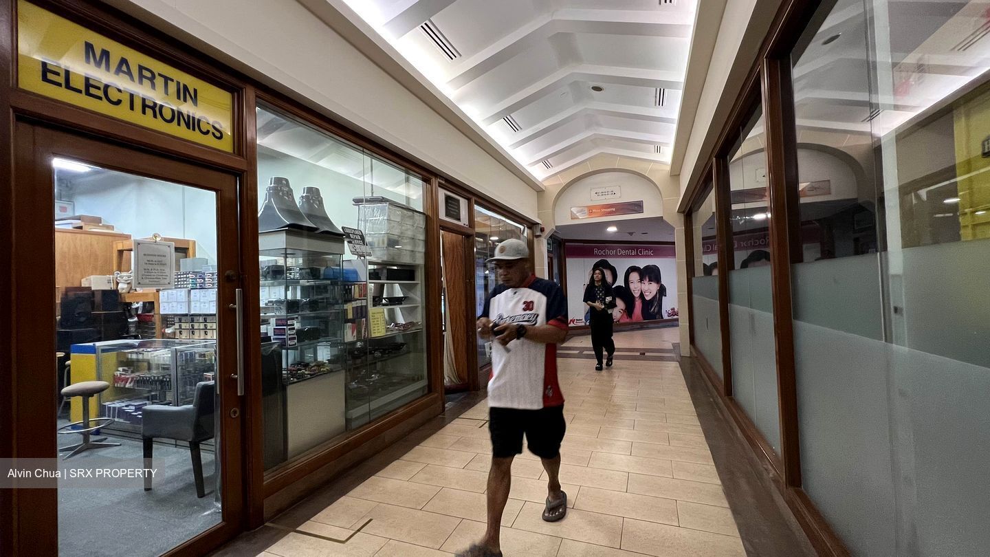 Burlington Square (D7), Retail #557526741
